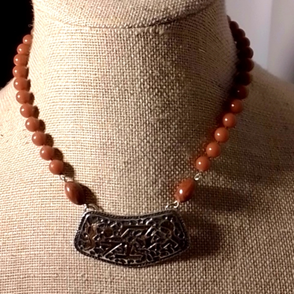 Sarah Coventry faux Amber and gold tone necklace